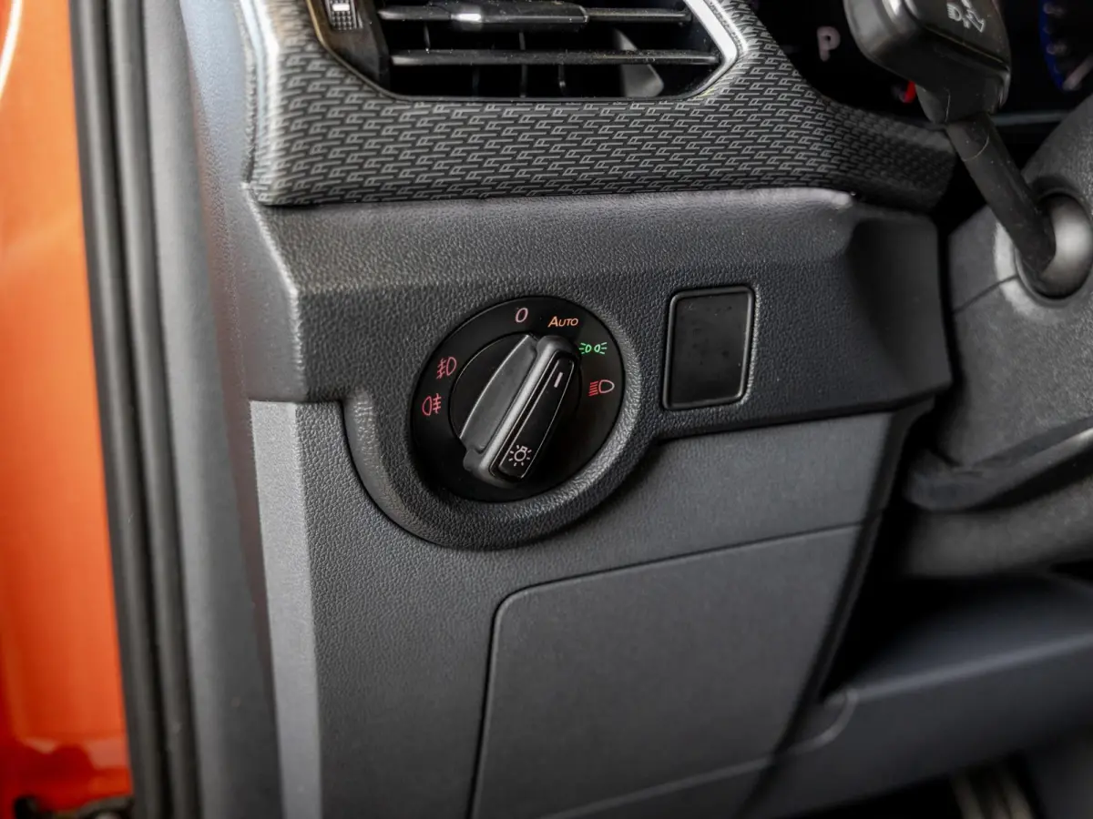 1.0 TSI 2x R-Line / 115pk / Achteruitrij camera / Dodehoek herkenning /