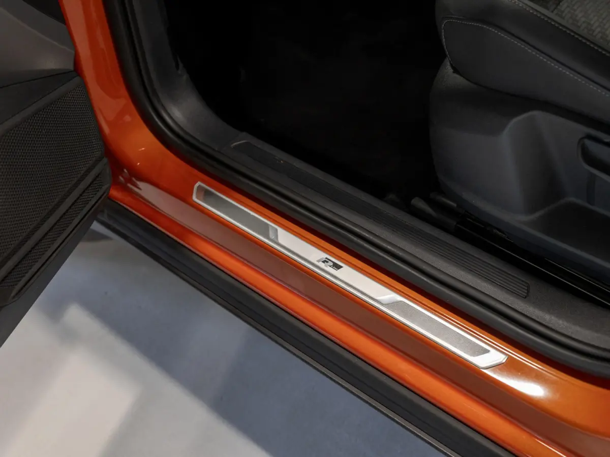 1.0 TSI 2x R-Line / 115pk / Achteruitrij camera / Dodehoek herkenning /