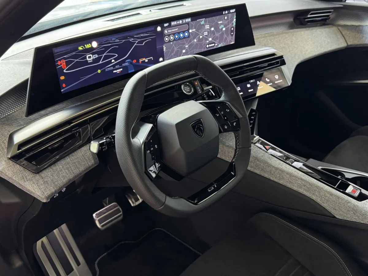 1.2 HYBRID 145 GT NIEUWE AUTO 7PERS OPENDAK STOEL/STUUR VERW. ELEK.KLEP LED 7P 7 Persoons
