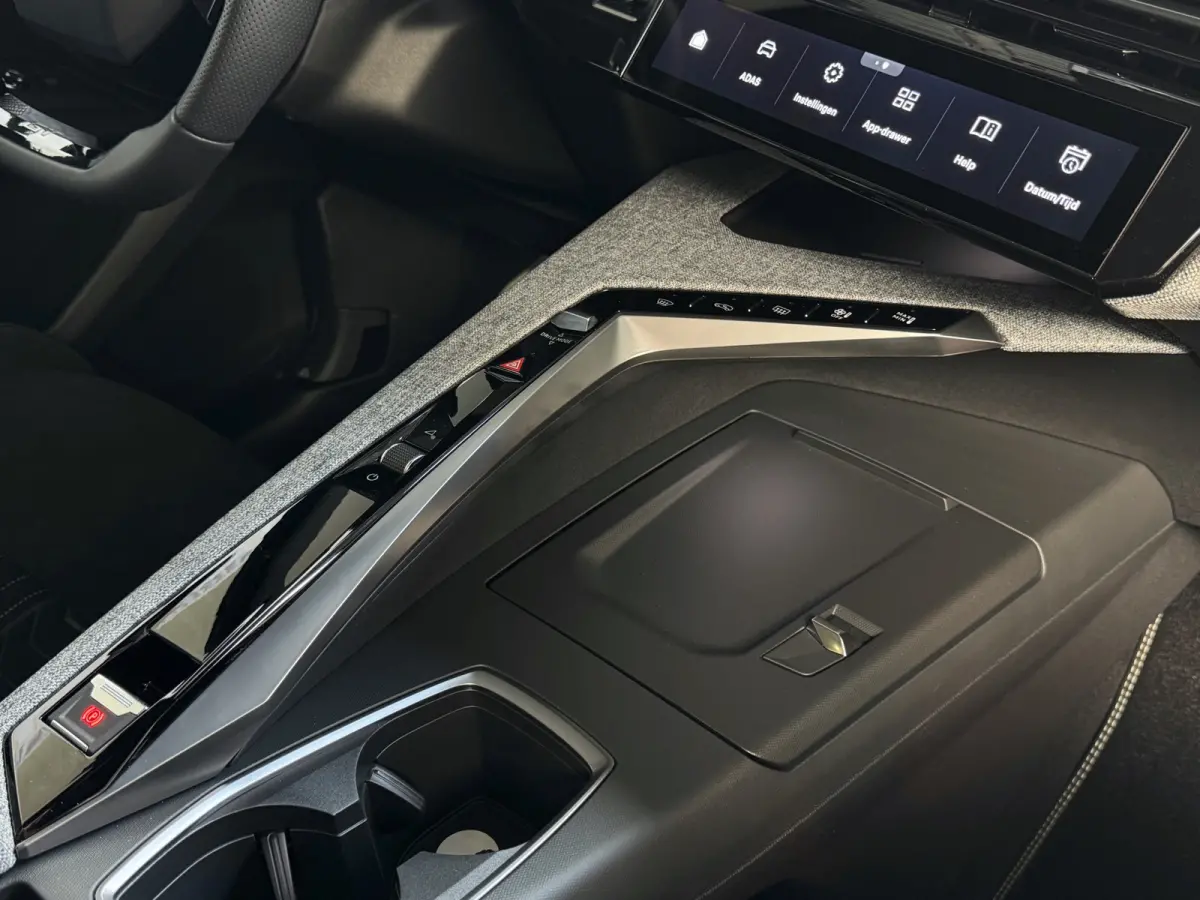 1.2 HYBRID 145 GT NIEUWE AUTO 7PERS OPENDAK STOEL/STUUR VERW. ELEK.KLEP LED 7P 7 Persoons