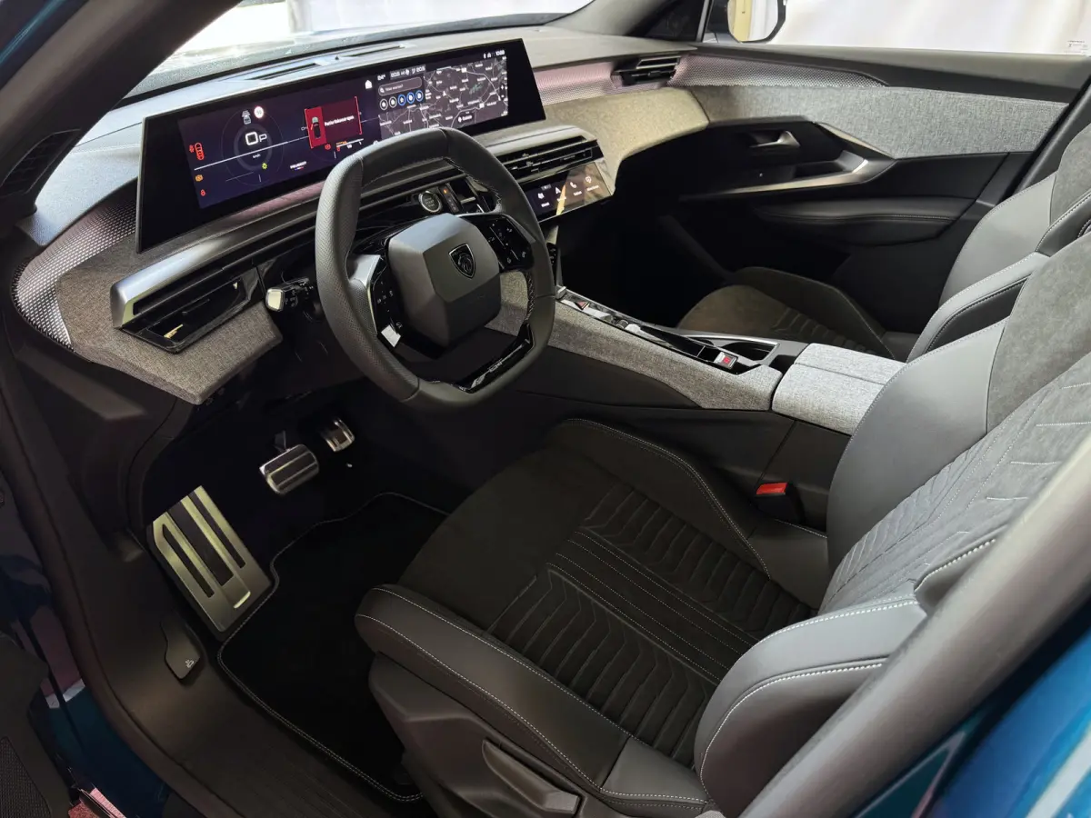 1.2 HYBRID 145 GT NIEUWE AUTO 7PERS OPENDAK STOEL/STUUR VERW. ELEK.KLEP LED 7P 7 Persoons