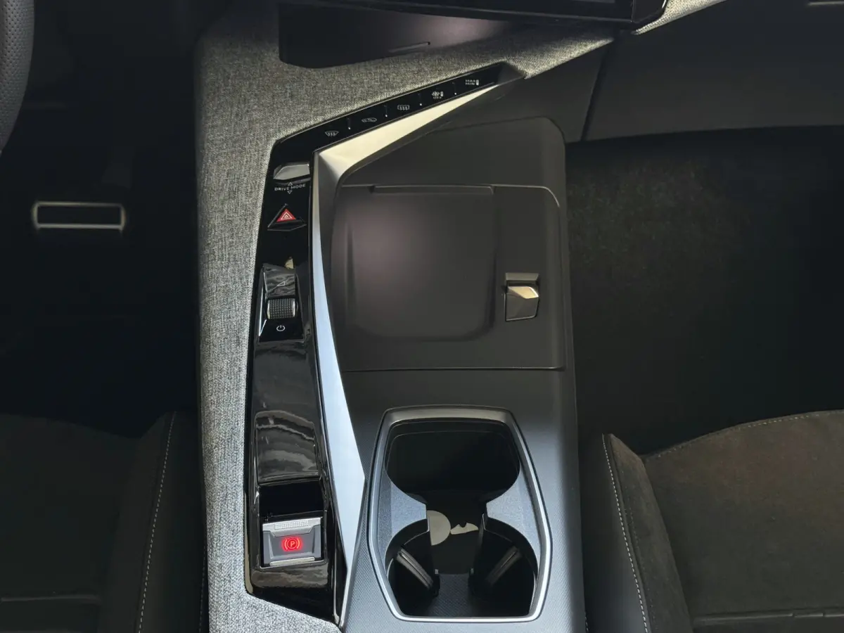 1.2 HYBRID 145 GT NIEUWE AUTO 7PERS OPENDAK STOEL/STUUR VERW. ELEK.KLEP LED 7P 7 Persoons