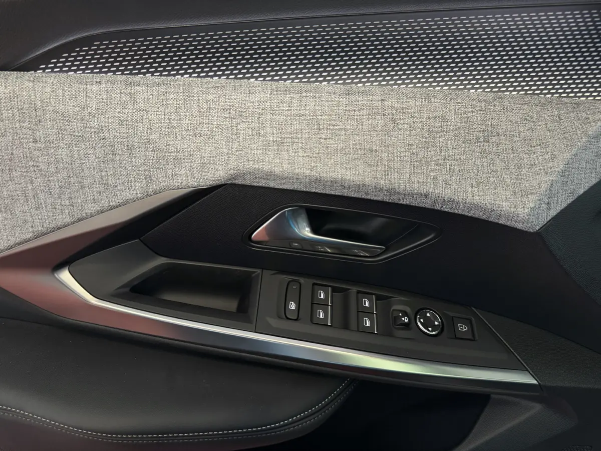 1.2 HYBRID 145 GT NIEUWE AUTO 7PERS OPENDAK STOEL/STUUR VERW. ELEK.KLEP LED 7P 7 Persoons