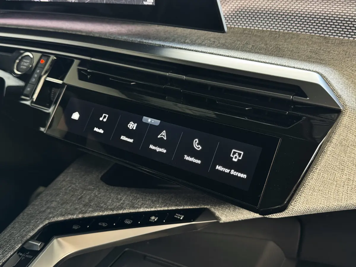 1.2 HYBRID 145 GT NIEUWE AUTO 7PERS OPENDAK STOEL/STUUR VERW. ELEK.KLEP LED 7P 7 Persoons