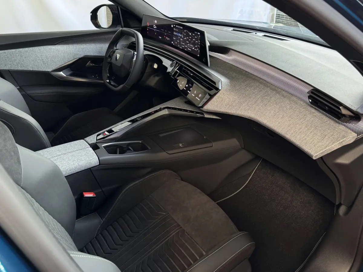 1.2 HYBRID 145 GT NIEUWE AUTO 7PERS OPENDAK STOEL/STUUR VERW. ELEK.KLEP LED 7P 7 Persoons
