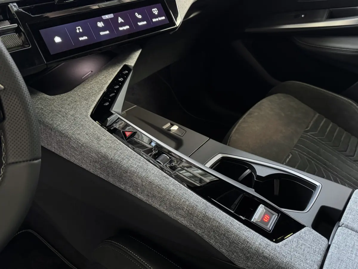 1.2 HYBRID 145 GT NIEUWE AUTO 7PERS OPENDAK STOEL/STUUR VERW. ELEK.KLEP LED 7P 7 Persoons