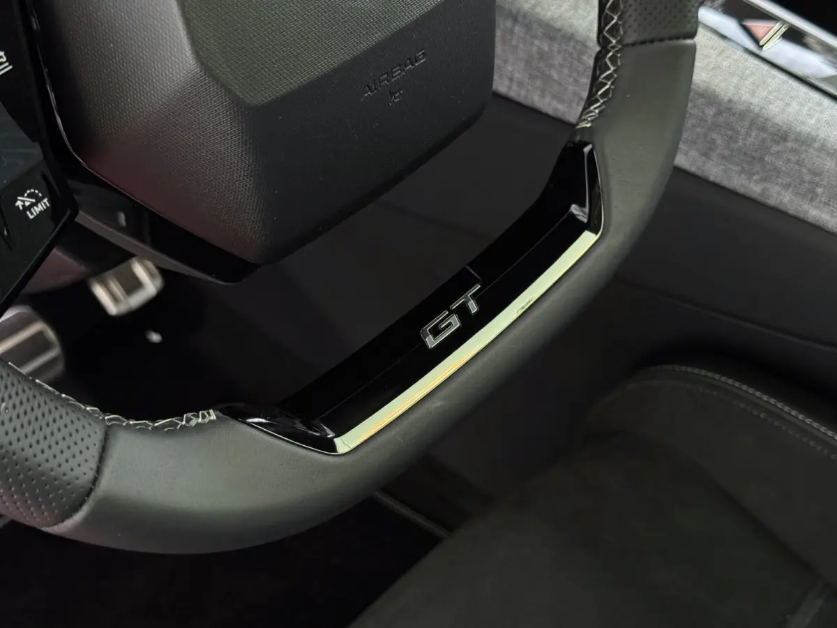 1.2 HYBRID 145 GT NIEUWE AUTO 7PERS OPENDAK STOEL/STUUR VERW. ELEK.KLEP LED 7P 7 Persoons