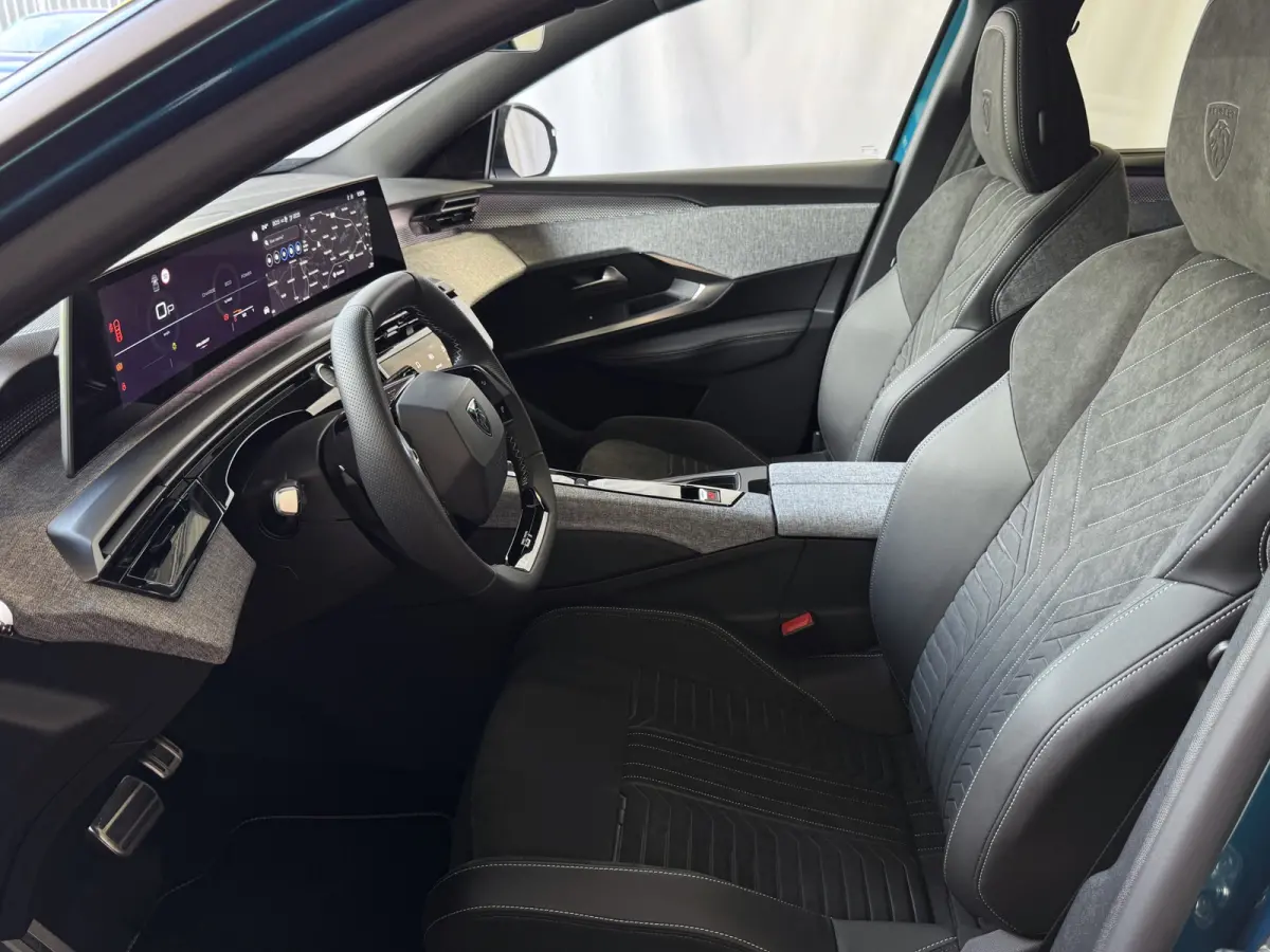 1.2 HYBRID 145 GT NIEUWE AUTO 7PERS OPENDAK STOEL/STUUR VERW. ELEK.KLEP LED 7P 7 Persoons