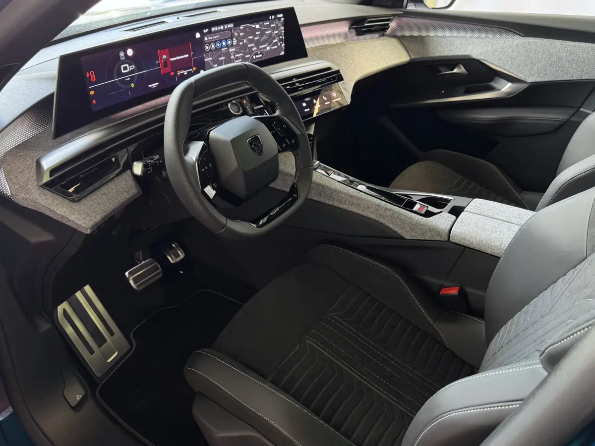 1.2 HYBRID 145 GT NIEUWE AUTO 7PERS OPENDAK STOEL/STUUR VERW. ELEK.KLEP LED 7P 7 Persoons