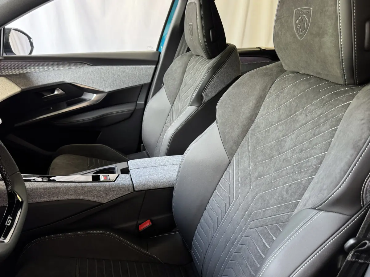 1.2 HYBRID 145 GT NIEUWE AUTO 7PERS OPENDAK STOEL/STUUR VERW. ELEK.KLEP LED 7P 7 Persoons