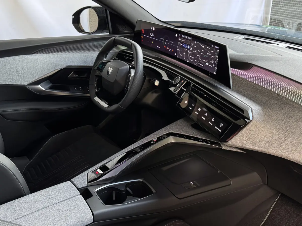 1.2 HYBRID 145 GT NIEUWE AUTO 7PERS OPENDAK STOEL/STUUR VERW. ELEK.KLEP LED 7P 7 Persoons