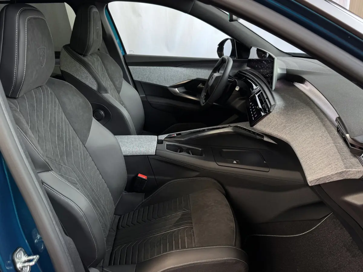 1.2 HYBRID 145 GT NIEUWE AUTO 7PERS OPENDAK STOEL/STUUR VERW. ELEK.KLEP LED 7P 7 Persoons