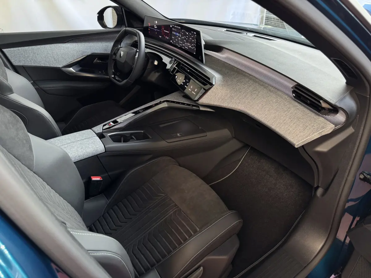 1.2 HYBRID 145 GT NIEUWE AUTO 7PERS OPENDAK STOEL/STUUR VERW. ELEK.KLEP LED 7P 7 Persoons