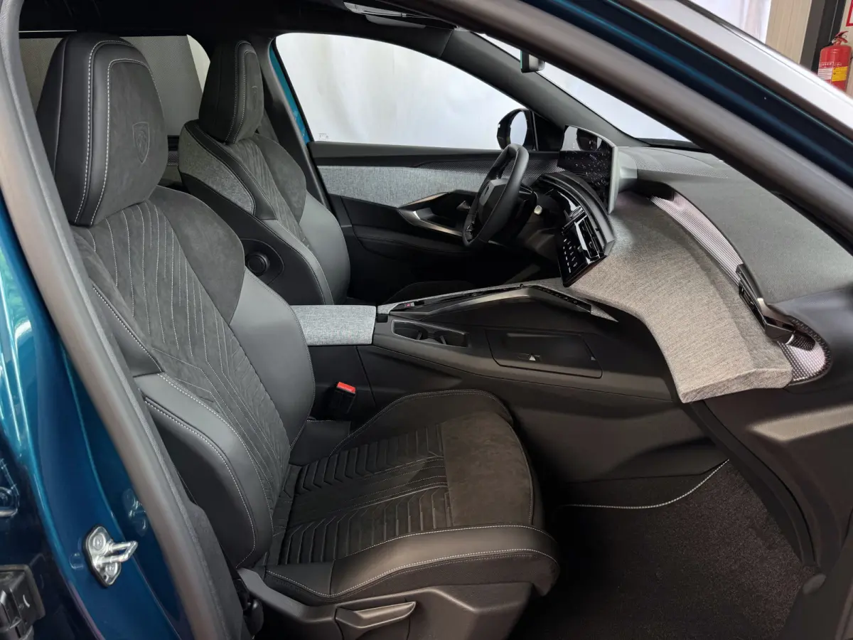1.2 HYBRID 145 GT NIEUWE AUTO 7PERS OPENDAK STOEL/STUUR VERW. ELEK.KLEP LED 7P 7 Persoons
