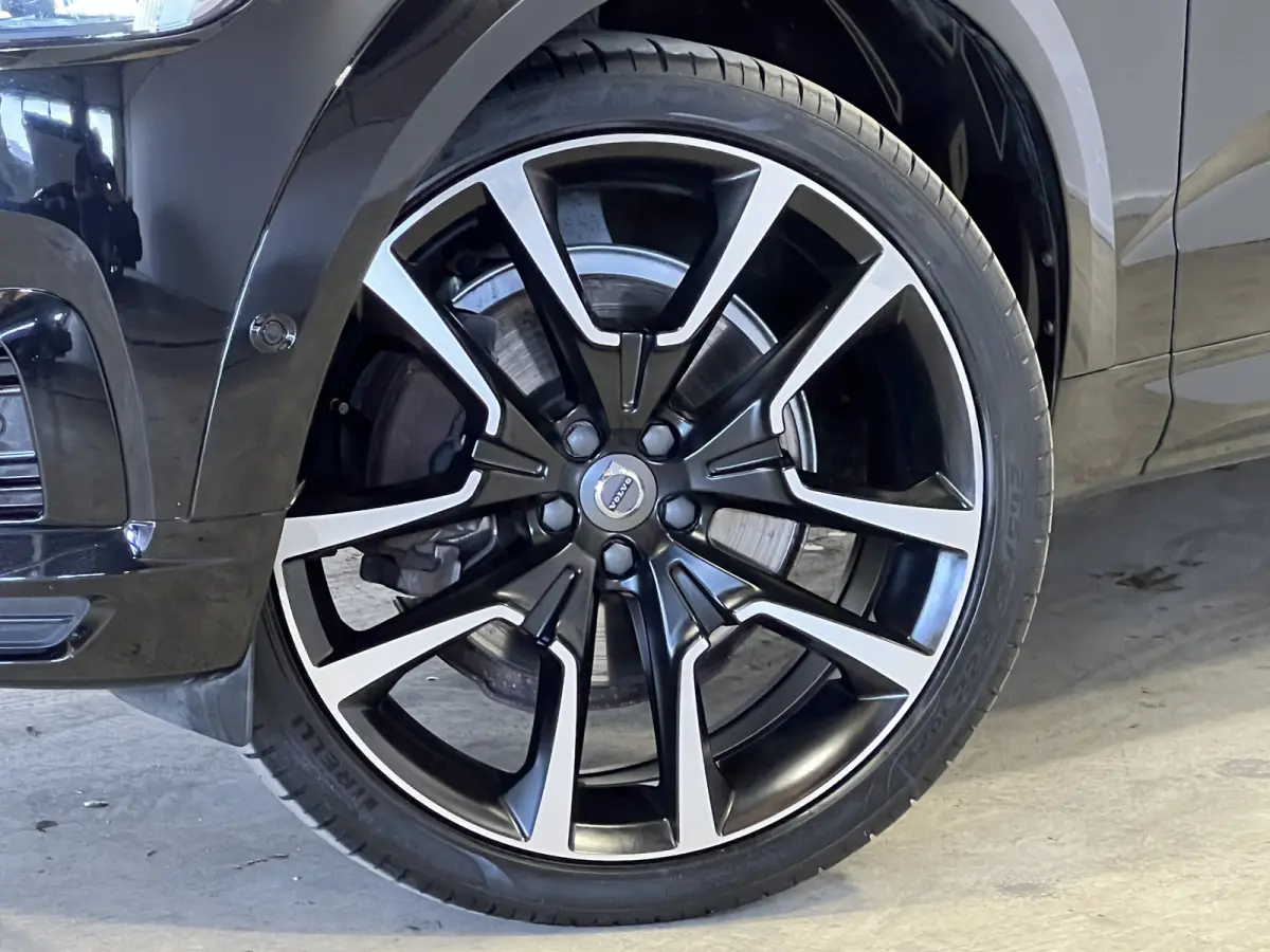 2.0 Recharge T6 AWD R-Design | SOH 93,4% | Navigatie/Android/Apple Carplay | LM Velgen 22" | Voorstoelen Verwarmd | Lederen Bekleding | Cruise Control Adaptief | Airco |
