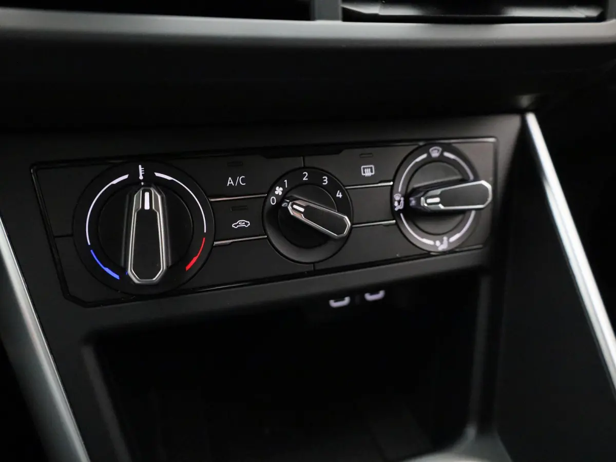 1.0 TSI Life Edition 95 PK | Demo | Parkeersensoren Achter | Achteruirijcamera | Privacy Glas | 15 Inch Velgen | Apple Carplay | Android Auto