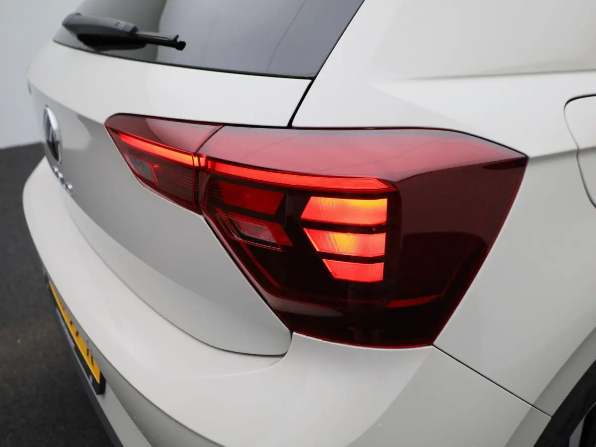 1.0 TSI Life Edition 95 PK | Demo | Parkeersensoren Achter | Achteruirijcamera | Privacy Glas | 15 Inch Velgen | Apple Carplay | Android Auto