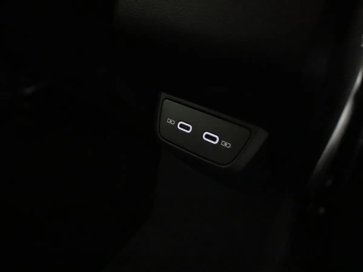 1.0 TSI Life Edition 95 PK | Demo | Parkeersensoren Achter | Achteruirijcamera | Privacy Glas | 15 Inch Velgen | Apple Carplay | Android Auto