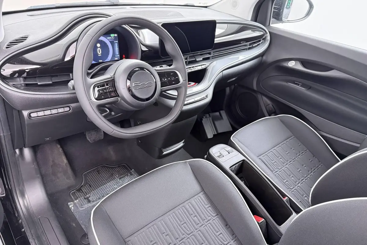 Icon 24 kWh | BTW | Nieuw | CarPlay |
