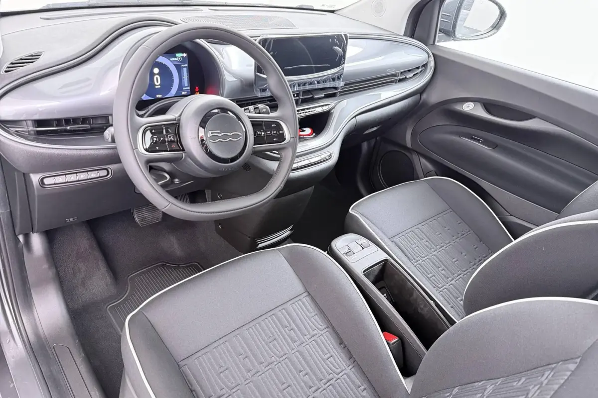 Icon 24 kWh | BTW | Nieuw | CarPlay |