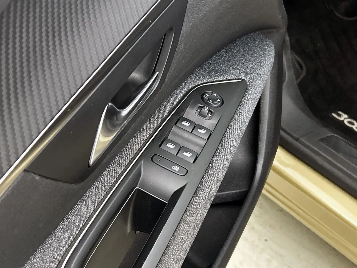 1.2 130pk Active | Navigatie | Climate Control | Cruise Control | Camera | 17"LMV | Apple Carplay/Android Auto |