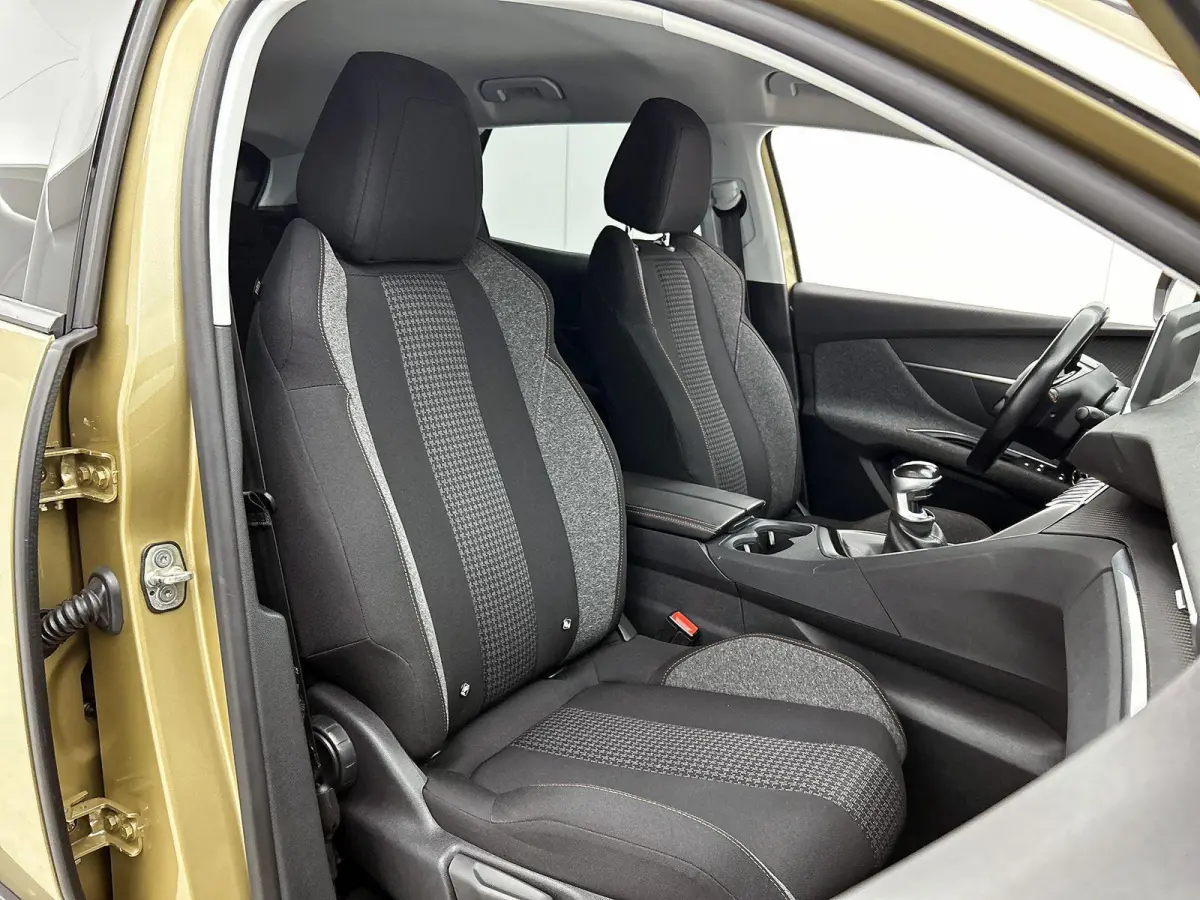 1.2 130pk Active | Navigatie | Climate Control | Cruise Control | Camera | 17"LMV | Apple Carplay/Android Auto |