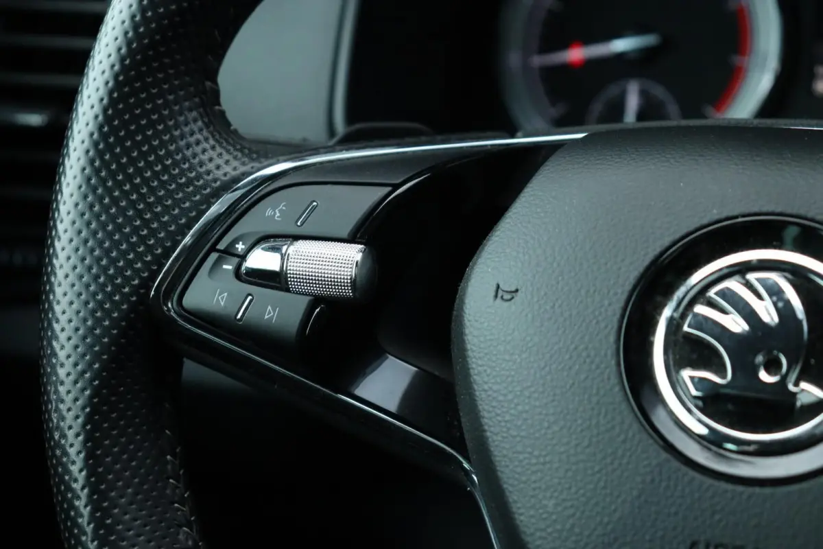 1.5 TSI / 150 PK / DSG / Sportline / Panorama / Trekhaak / Camera / Cruise Control / 19"