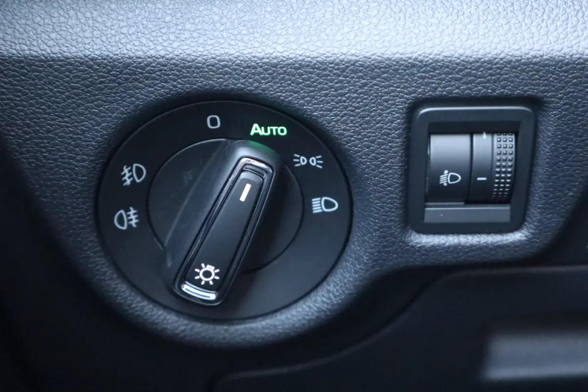 Business Edition | Achteruitrijcamera | Chromen raamlijsten | Cruise control met speedlimiter