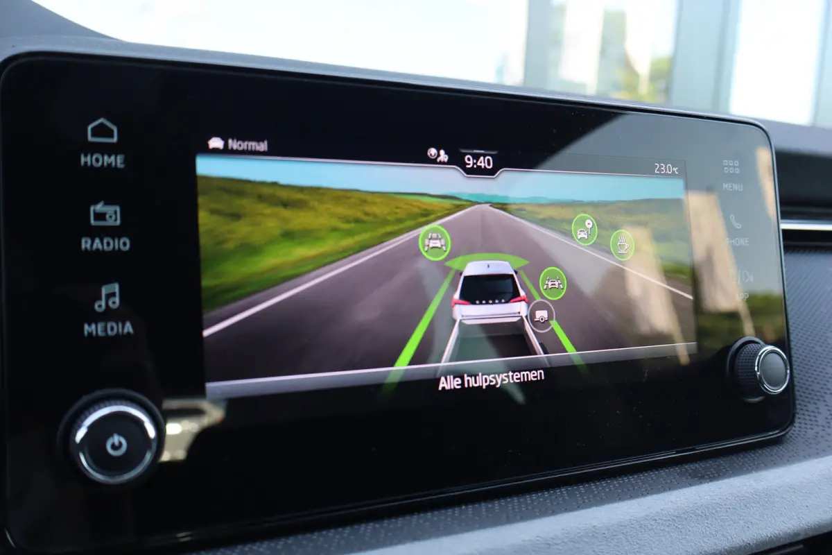 Business Edition | Achteruitrijcamera | Chromen raamlijsten | Cruise control met speedlimiter