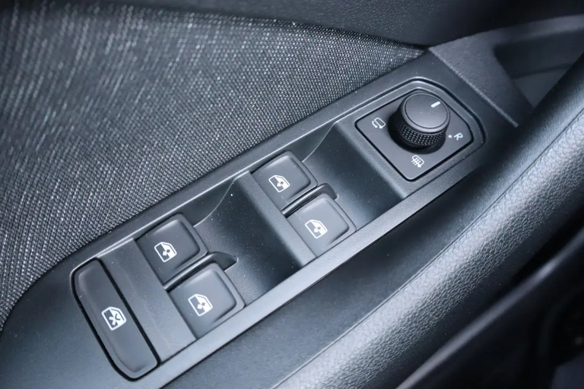 Business Edition | Achteruitrijcamera | Chromen raamlijsten | Cruise control met speedlimiter