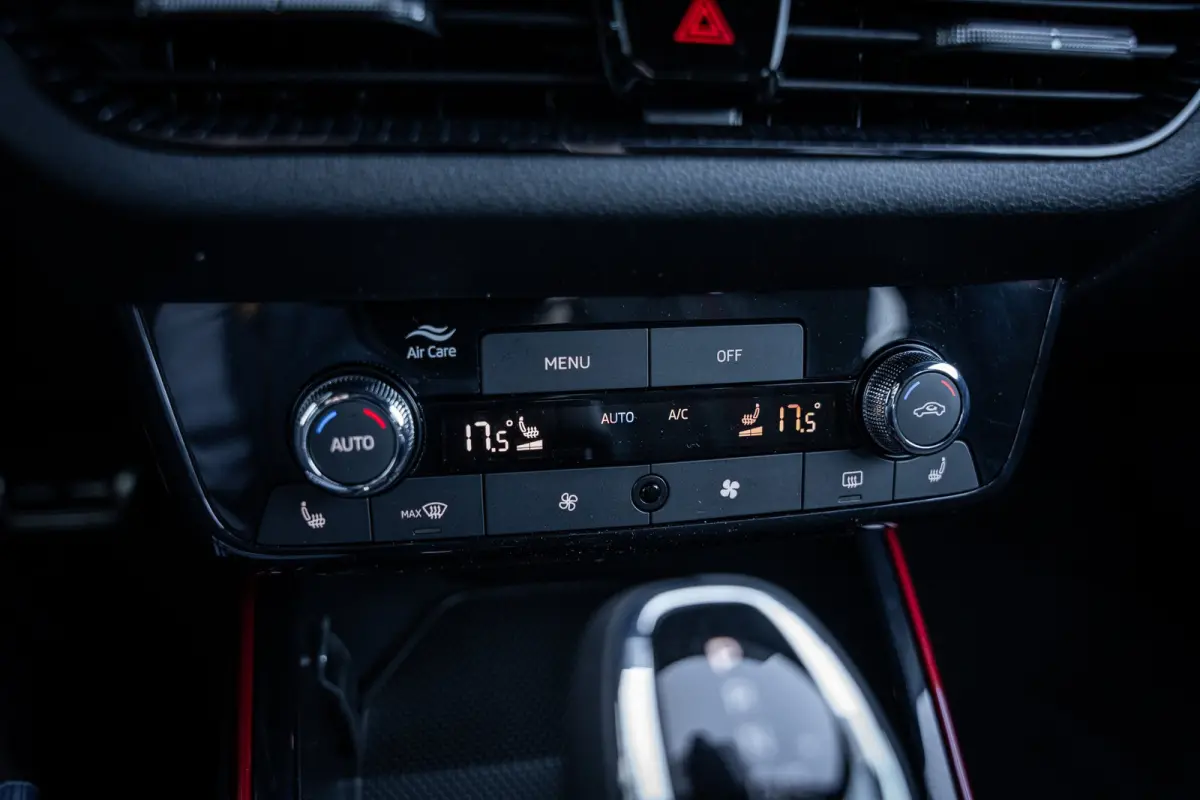 Monte Carlo | Achteruitrijcamera | Cruise control met speedlimiter | Driver Activity Assistant, vermoeidheid waarschuwingssysteem