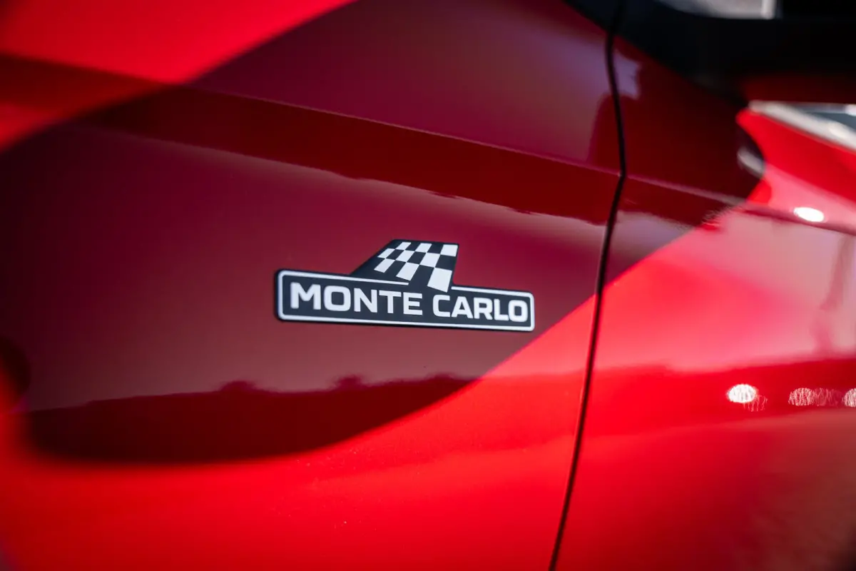 Monte Carlo | Achteruitrijcamera | Cruise control met speedlimiter | Driver Activity Assistant, vermoeidheid waarschuwingssysteem