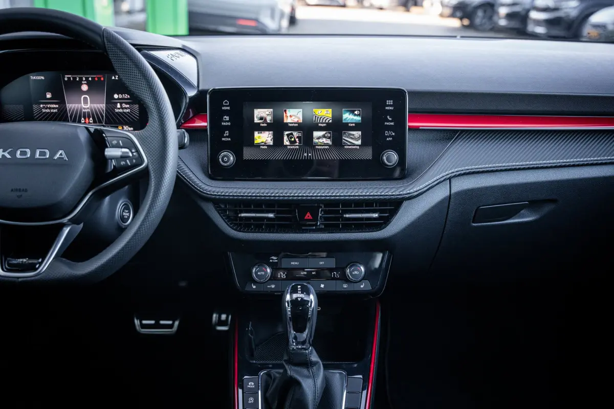 Monte Carlo | Achteruitrijcamera | Cruise control met speedlimiter | Driver Activity Assistant, vermoeidheid waarschuwingssysteem