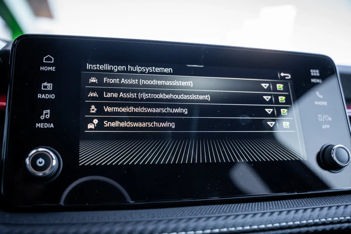 Monte Carlo | Achteruitrijcamera | Cruise control met speedlimiter | Driver Activity Assistant, vermoeidheid waarschuwingssysteem