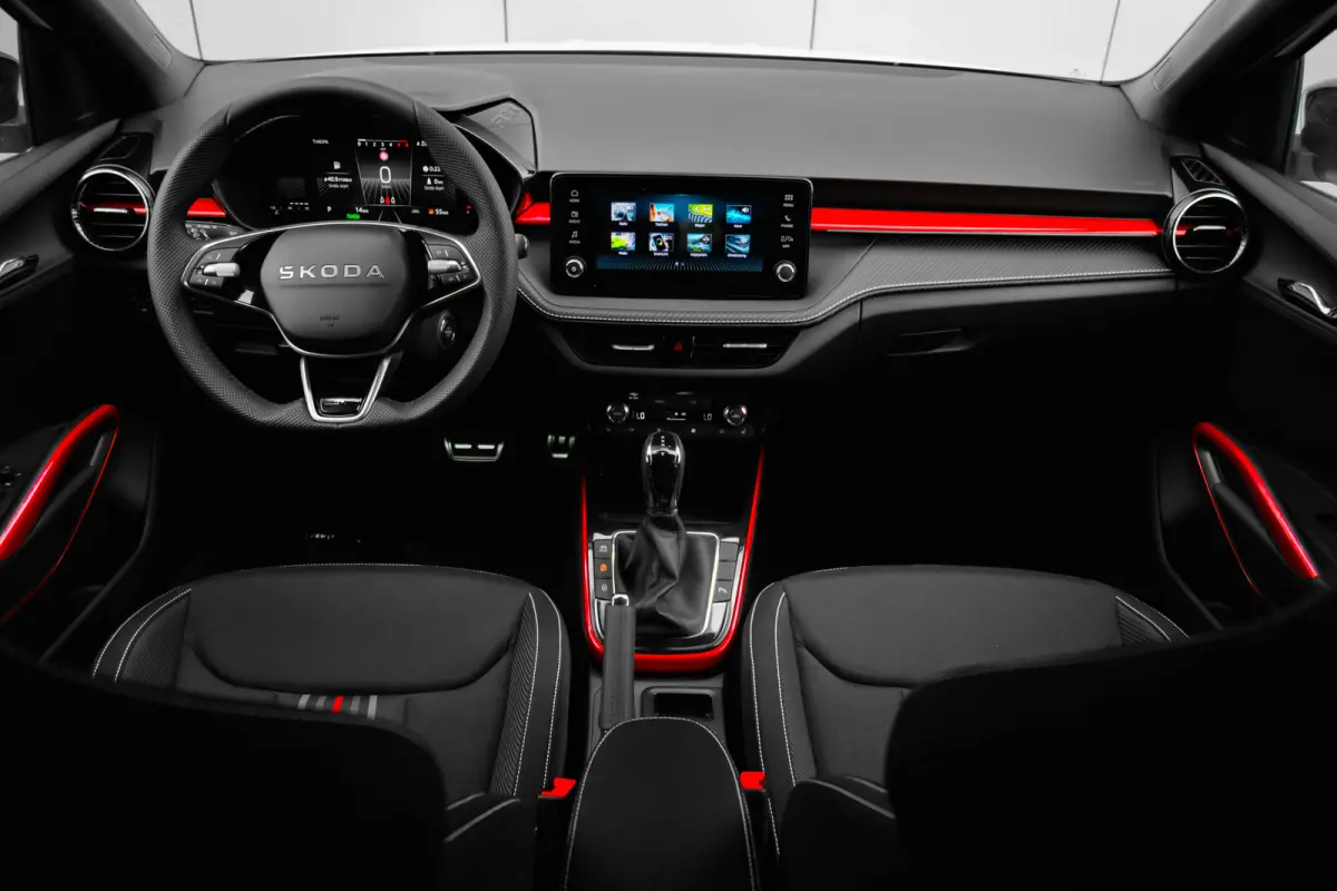 Monte Carlo | Achteruitrijcamera | Cruise control met speedlimiter | Driver Activity Assistant, vermoeidheid waarschuwingssysteem