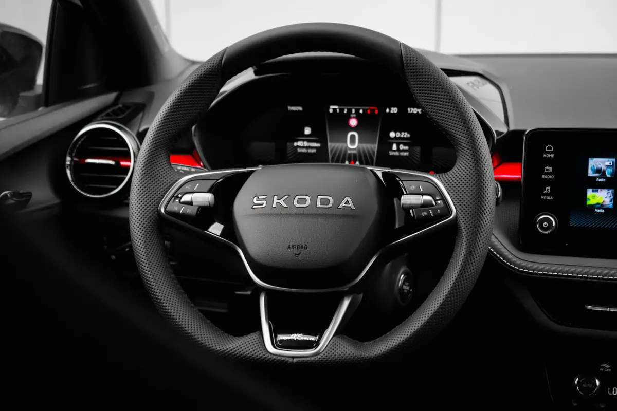 Monte Carlo | Achteruitrijcamera | Cruise control met speedlimiter | Driver Activity Assistant, vermoeidheid waarschuwingssysteem