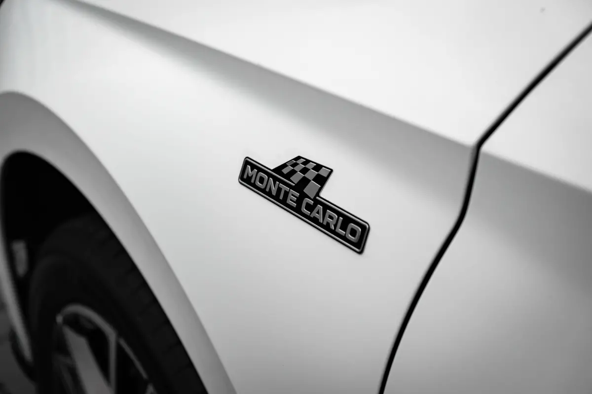 Monte Carlo | Achteruitrijcamera | Cruise control met speedlimiter | Driver Activity Assistant, vermoeidheid waarschuwingssysteem