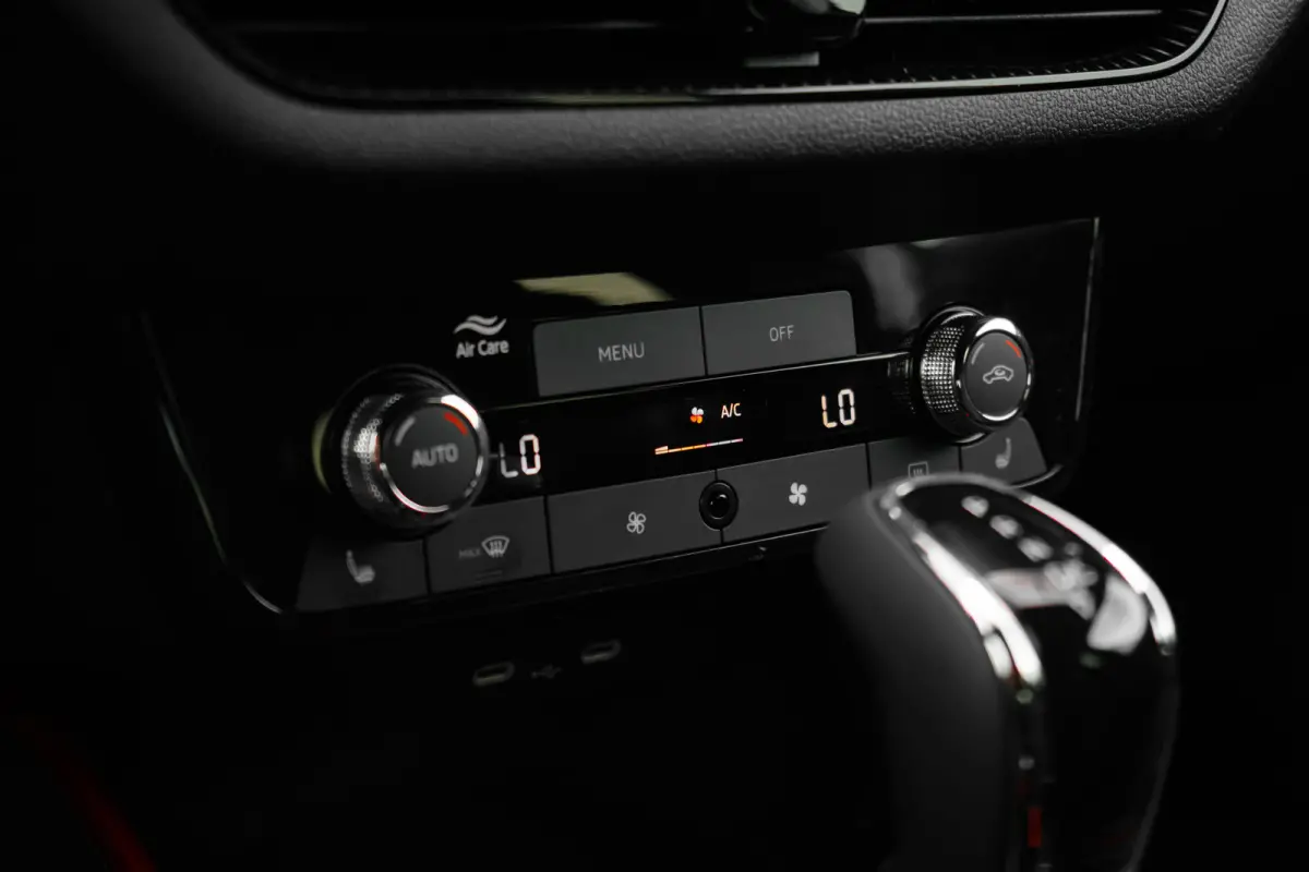 Monte Carlo | Achteruitrijcamera | Cruise control met speedlimiter | Driver Activity Assistant, vermoeidheid waarschuwingssysteem