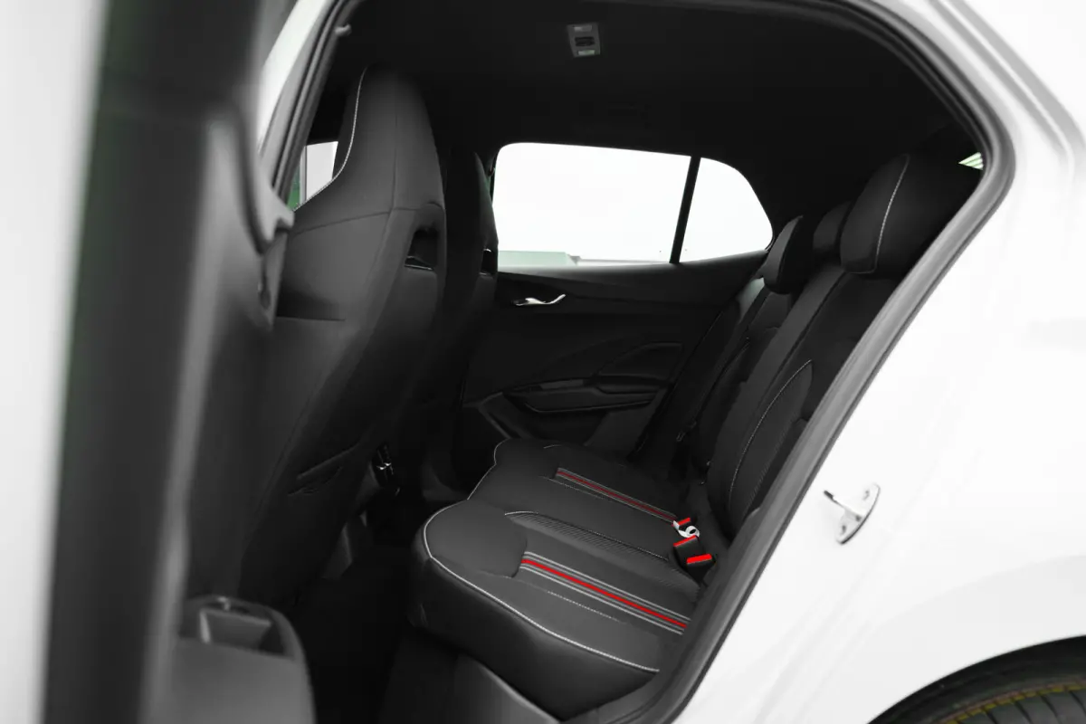 Monte Carlo | Achteruitrijcamera | Cruise control met speedlimiter | Driver Activity Assistant, vermoeidheid waarschuwingssysteem