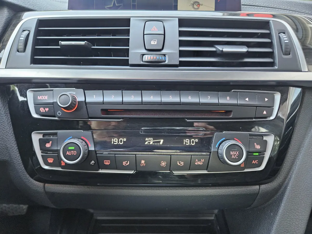418i High Executive Automaat! Leer! LED! Navigatie! NAP! Mooie/Nette Auto!