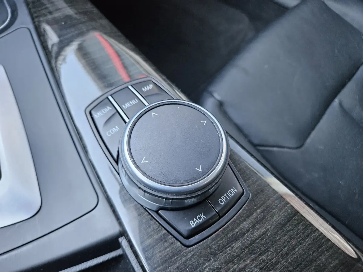 418i High Executive Automaat! Leer! LED! Navigatie! NAP! Mooie/Nette Auto!