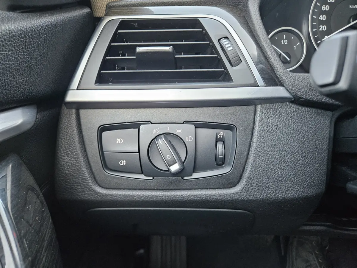 418i High Executive Automaat! Leer! LED! Navigatie! NAP! Mooie/Nette Auto!