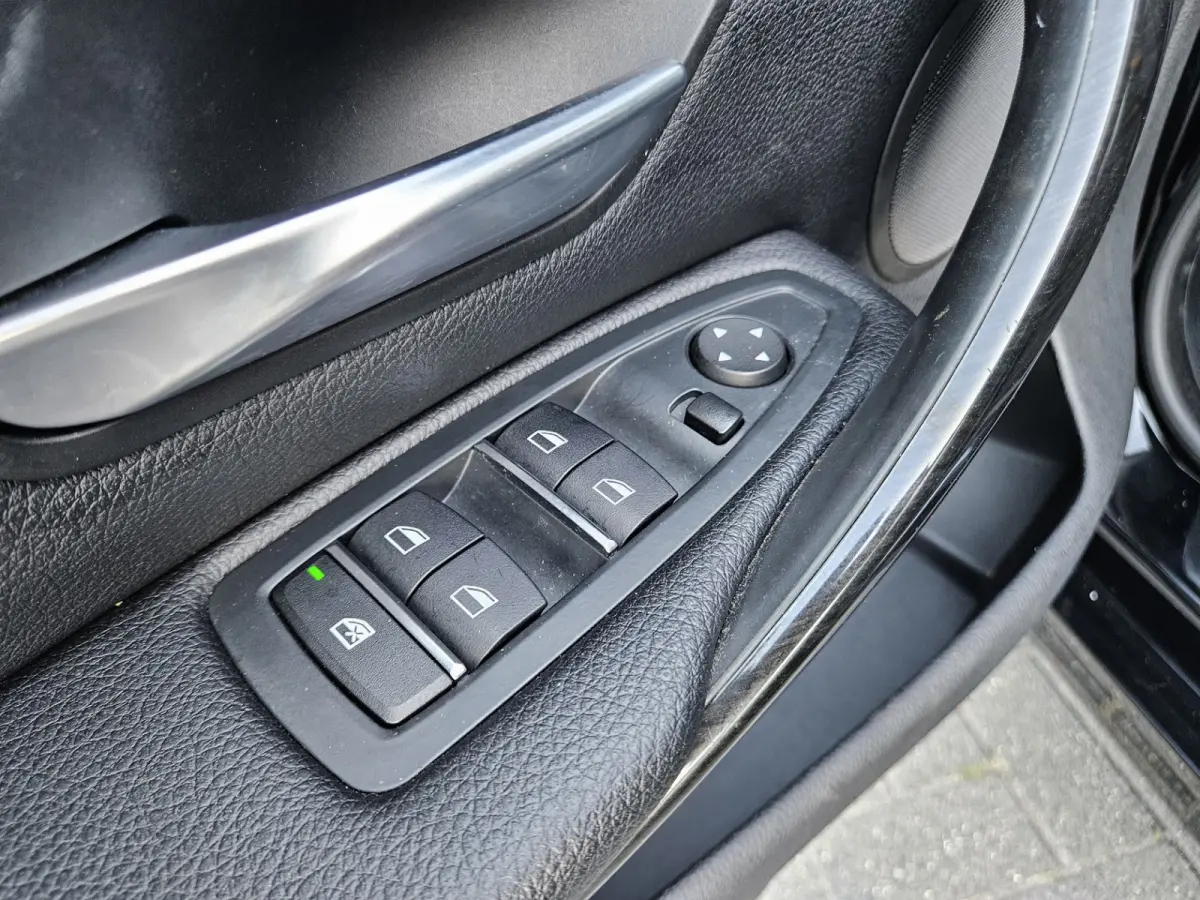 418i High Executive Automaat! Leer! LED! Navigatie! NAP! Mooie/Nette Auto!