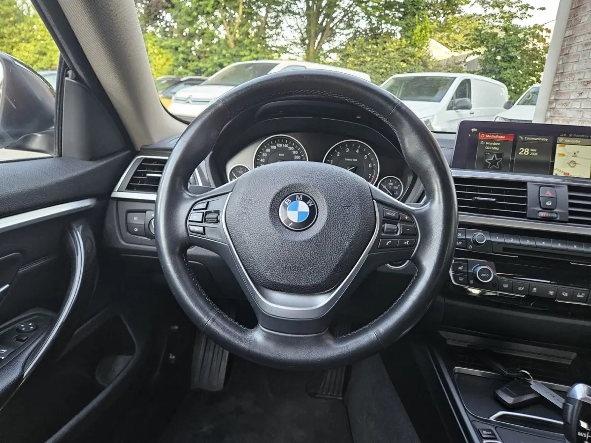 418i High Executive Automaat! Leer! LED! Navigatie! NAP! Mooie/Nette Auto!