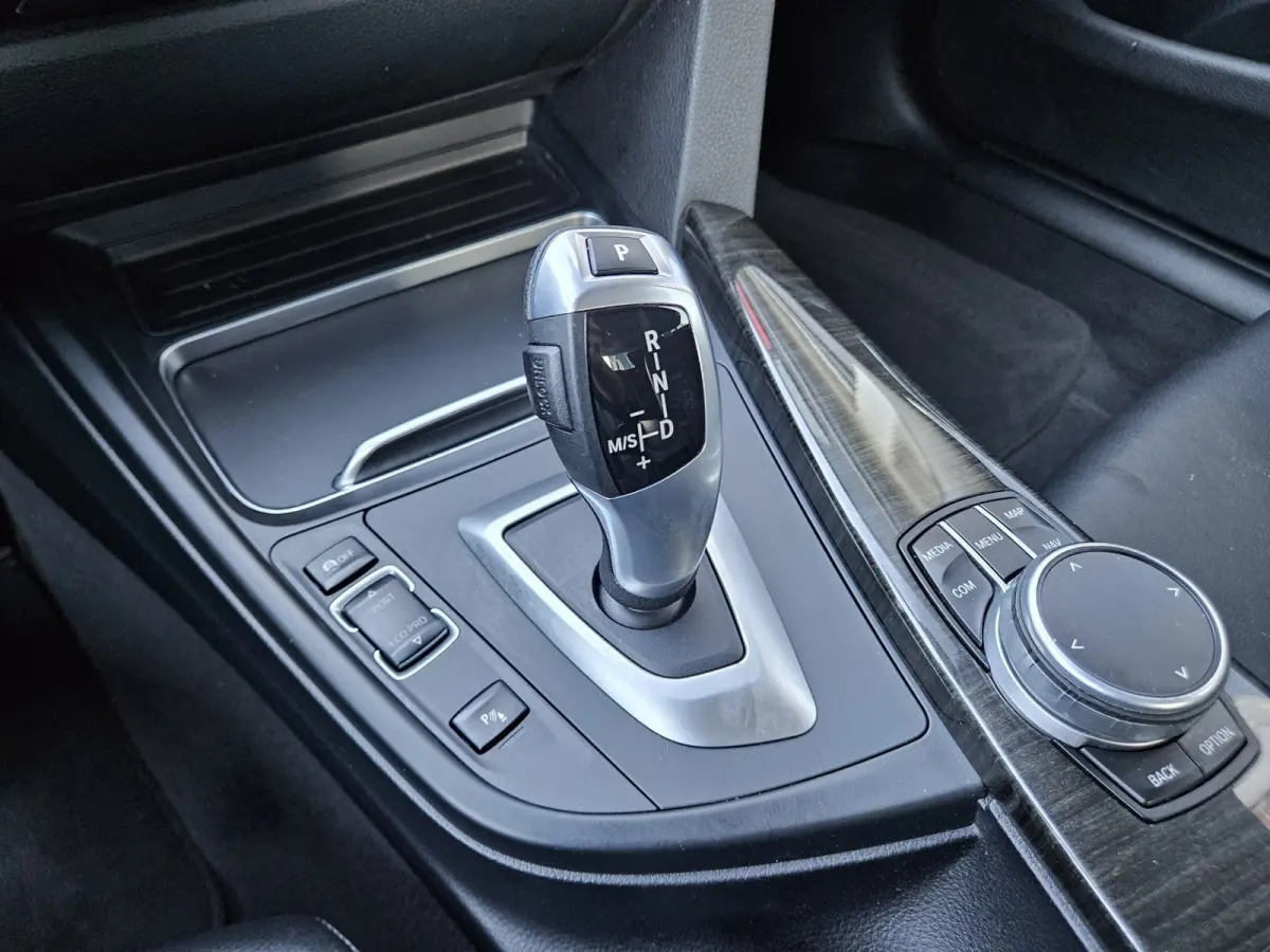 418i High Executive Automaat! Leer! LED! Navigatie! NAP! Mooie/Nette Auto!