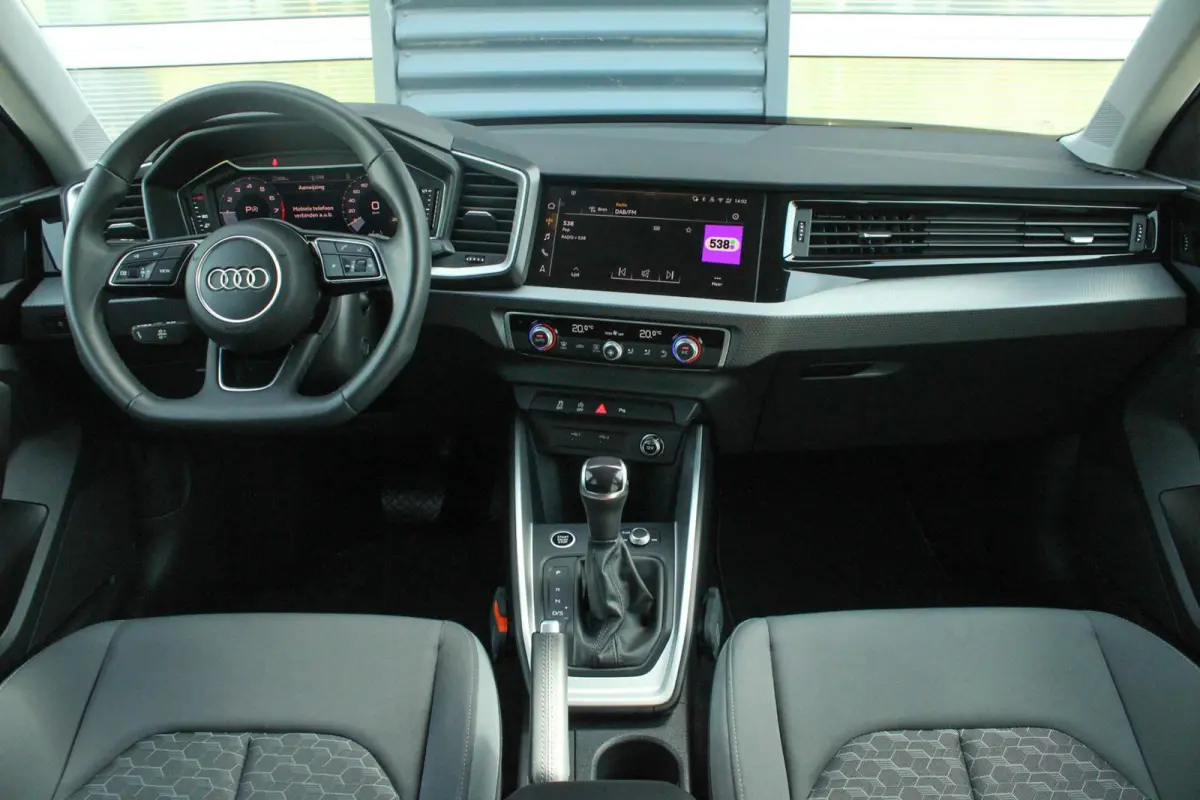 30 TFSI 116pk S-tronic S edition | Achteruitrijcamera | Ambient Verlichting PLUS | Sportstoelen | LED Koplampen | Zwart Optiek Pakket PLUS | Privacy Glas