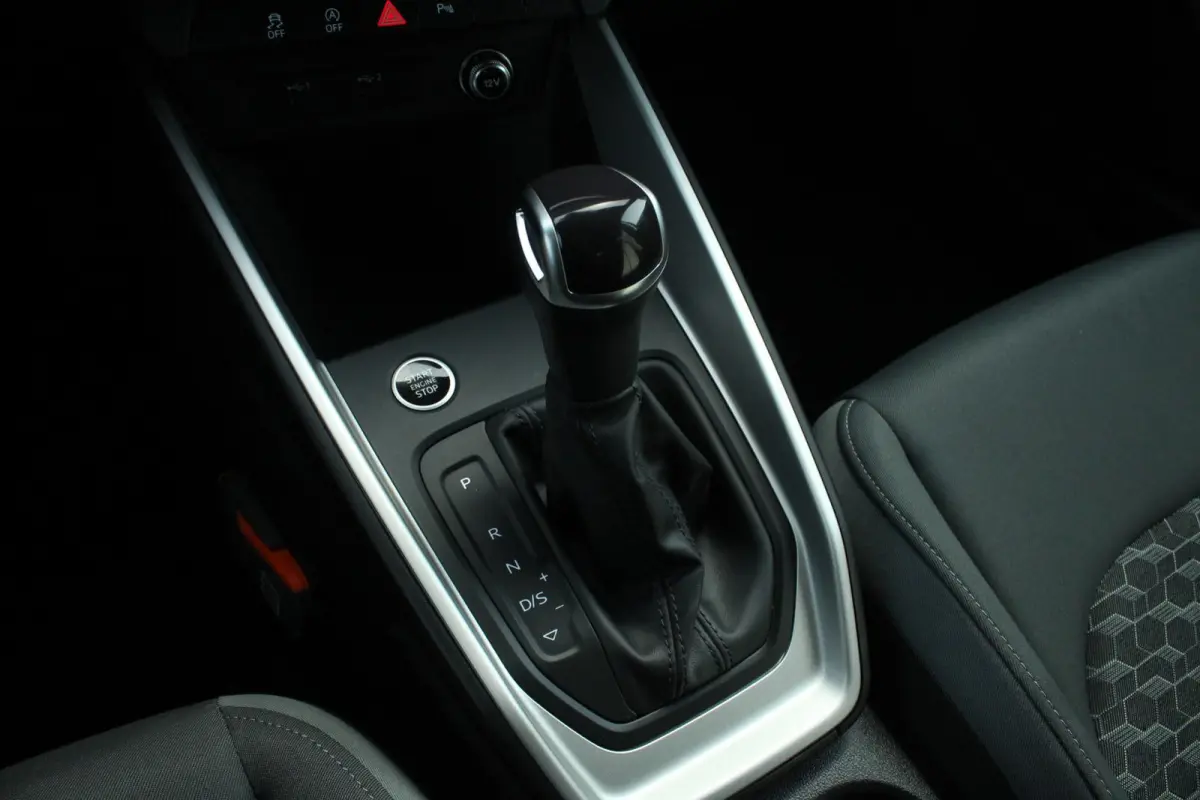 30 TFSI 116pk S-tronic S edition | Achteruitrijcamera | Ambient Verlichting PLUS | Sportstoelen | LED Koplampen | Zwart Optiek Pakket PLUS | Privacy Glas
