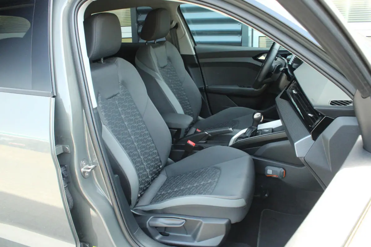 30 TFSI 116pk S-tronic S edition | Achteruitrijcamera | Ambient Verlichting PLUS | Sportstoelen | LED Koplampen | Zwart Optiek Pakket PLUS | Privacy Glas