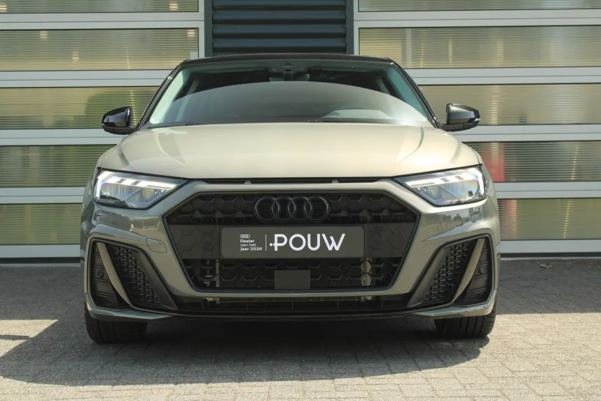 30 TFSI 116pk S-tronic S edition | Achteruitrijcamera | Ambient Verlichting PLUS | Sportstoelen | LED Koplampen | Zwart Optiek Pakket PLUS | Privacy Glas