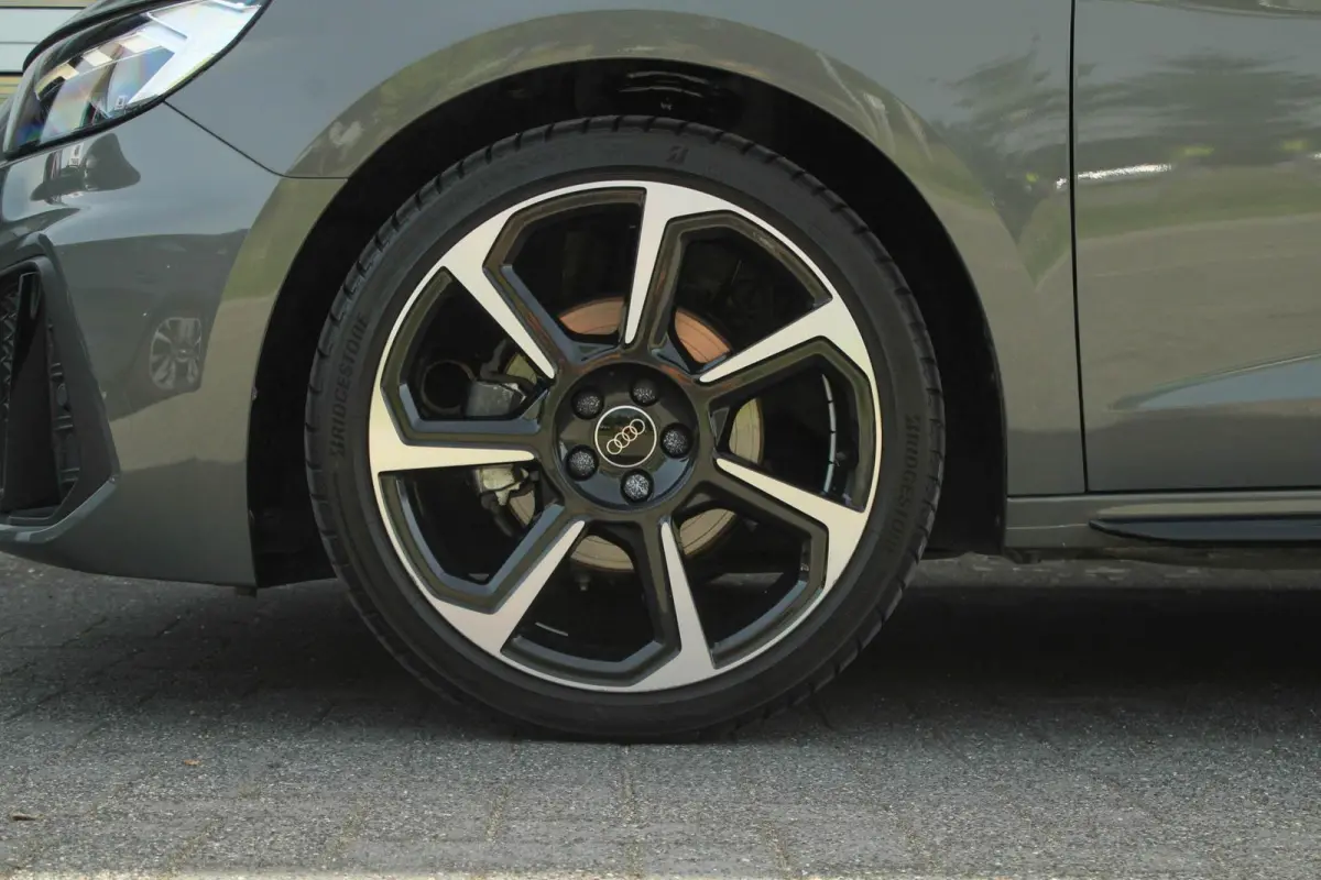 30 TFSI 116pk S-tronic S edition | Achteruitrijcamera | Ambient Verlichting PLUS | Sportstoelen | LED Koplampen | Zwart Optiek Pakket PLUS | Privacy Glas